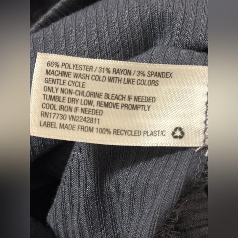 Mossimo Top - Picture 5 of 6